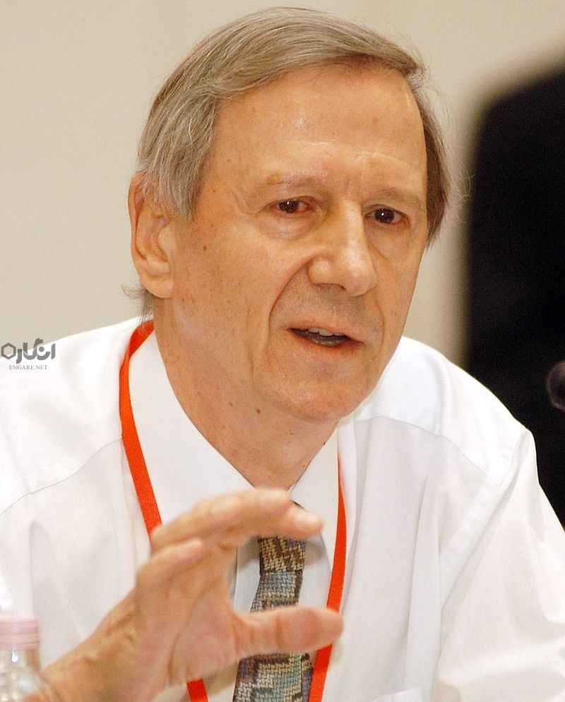 Anthony Giddens at the Progressive Governance Converence Budapest Hungary 2004 October