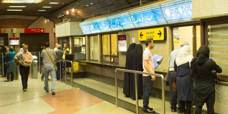 صد سال است پشت در مدرنیته درجا میزنیم 1 Iranian people metro صد سال است پشت در مدرنیته درجا میزنیم