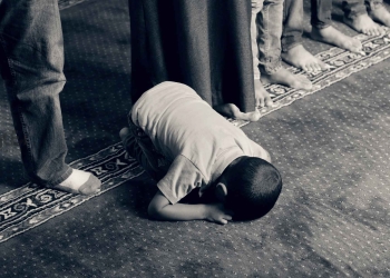 جلوه‌ها و ابعاد دین داری و کارکردهای اجتماعی دین