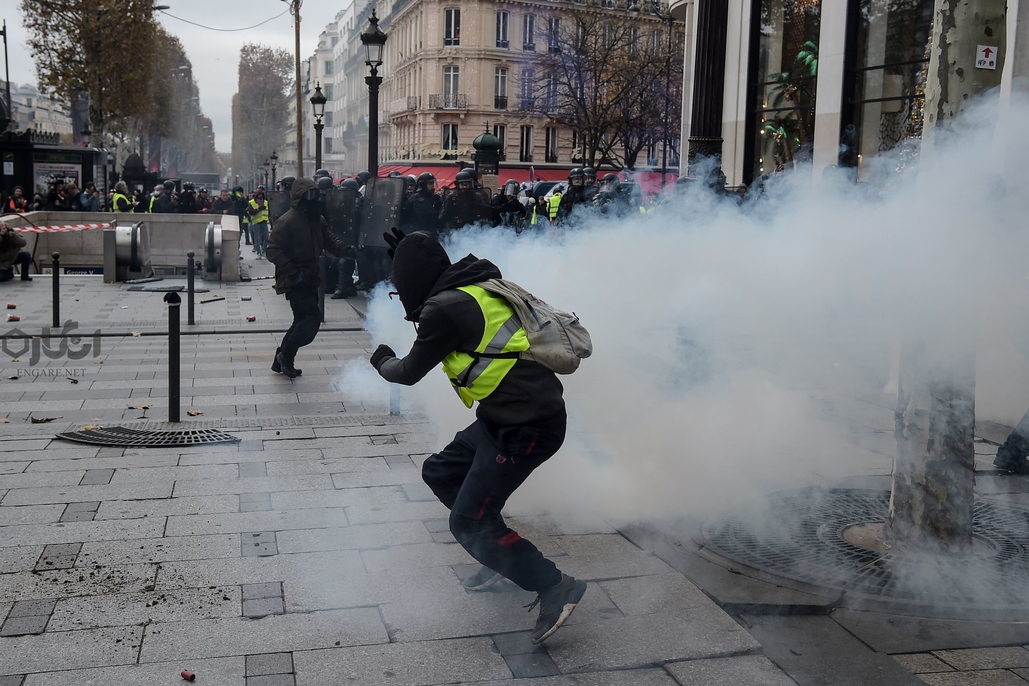 Le Mouvement des Gilets jaunes1 - «جلیقه‌زردها» چه می‌خواهند؟ - ناآرامی‌های پاریس, مکرون, ریاست جمهوری فرانسه, جنبش اعتراضی پاریس, جنبش اعتراضی, جلیقه زردهای فرانسه, جلیقه زردها, جلیقه زرد پاریس, اعتراضات فرانسه, اعتراضات پاریس