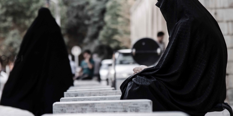 Iran Woman in hijab زنان خودسرپرست و سالمندان، فراموش نشوند