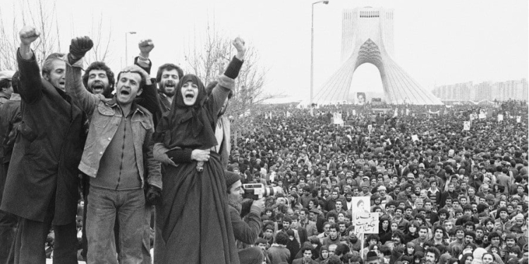 میدان آزادی را کمی بزرگتر کنیم..." 1 انقلاب 57 ایران