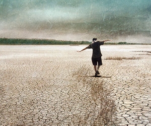 233b x4874 dansing desert by دموکراسی و سراب آزادی
