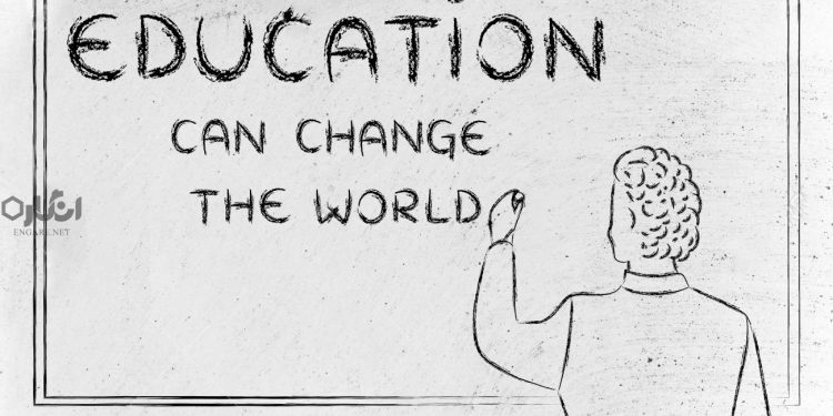 آیا آموزش می تواند «شرایط نابرابر» جامعه را به چالش بکشد؟! 1 41740763 l éducation peut changer le monde enseignant écrit un message de motivation sur le tableau noir آیا آموزش می تواند «شرایط نابرابر» جامعه را به چالش بکشد؟!
