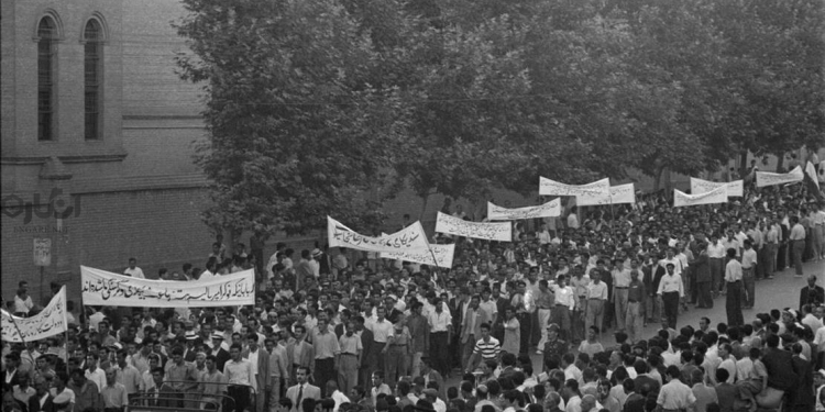 tazahorat32 3 تکوین و گسترش جنبش کارگری در ایران (پیش از انقلاب 57)