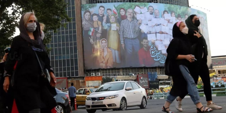 نتایج انتخابات و شواهدی در تایید فرضیه محلی شدن کنشورزی سیاسی و اجتماعی 1 2021 06 17T104310Z 1674134652 RC2A2O93NTLD RTRMADP 3 IRAN ELECTION1 نتایج انتخابات و شواهدی در تایید فرضیه محلی شدن کنشورزی سیاسی و اجتماعی